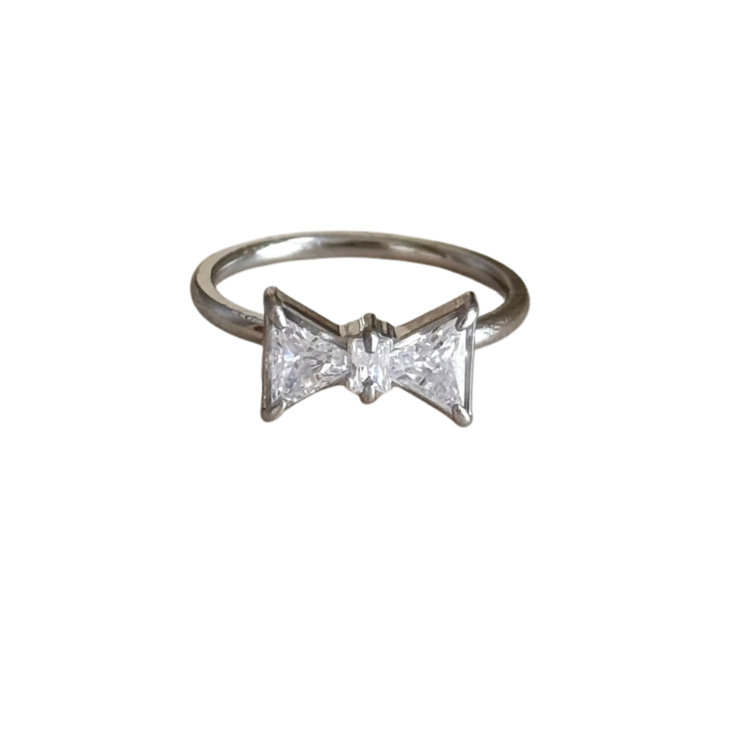 Crystal ribbon ring