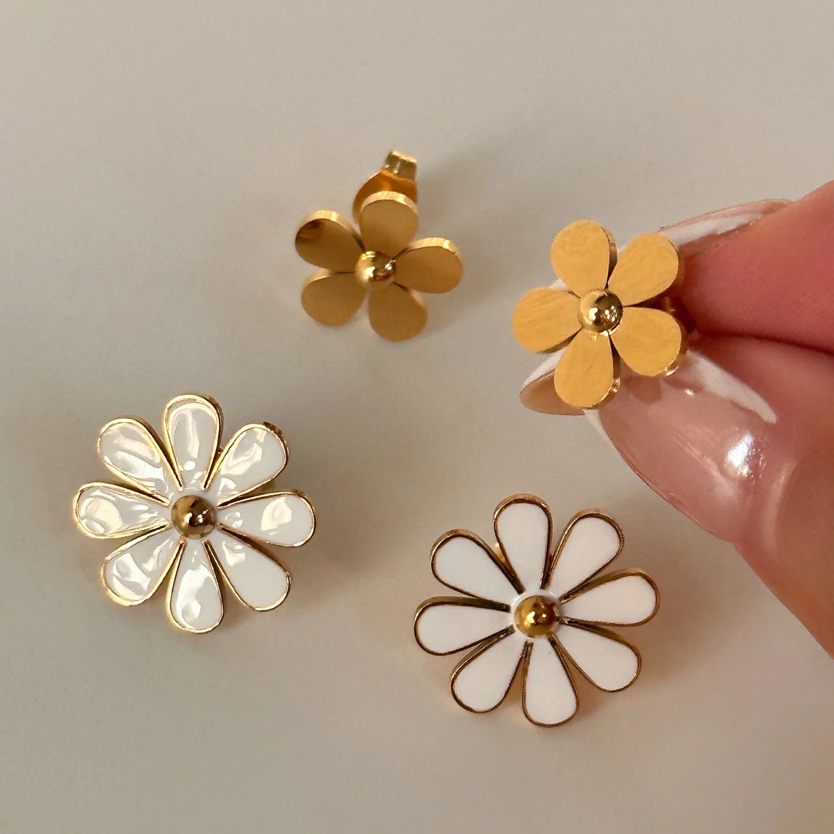 yellow daisy studs