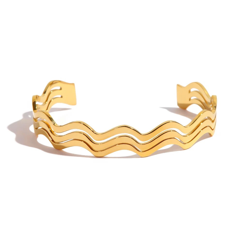 Triple wave bangle